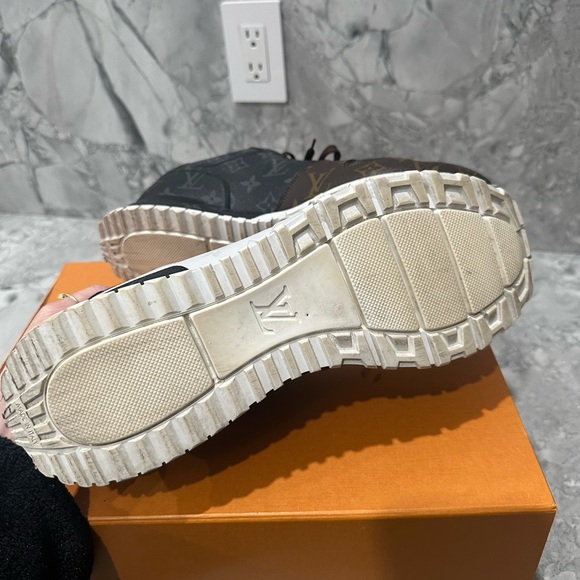 Louis Vuitton Run Away Sneakers - Picture 2 of 7